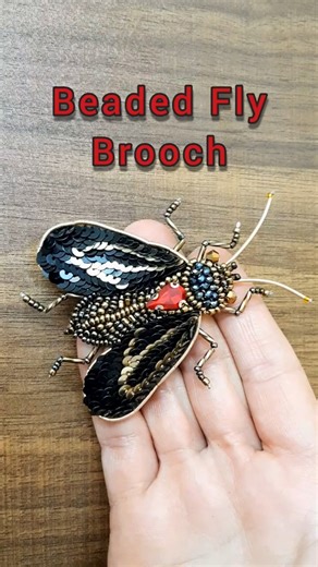 Beaded fly brooch tutorial، full video link in description. Subscribe for more! 🪰