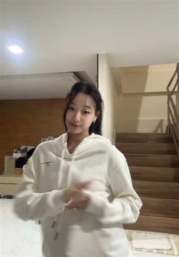 Dance Moves in a Hotel Lobby: Trendy 2023 Steps