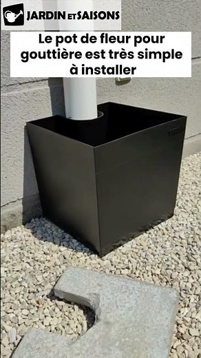 Un pot de fleur gouttière et cache regard pour camoufler votre descente de gouttière disgracieuse !