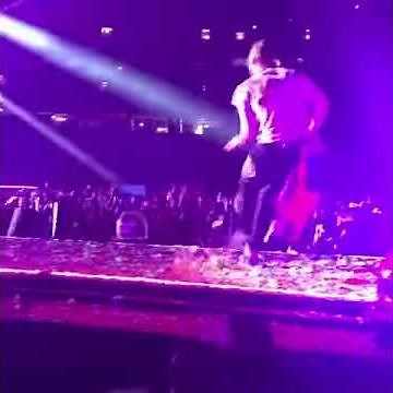 Coldplay's Chris Martin trades LOVE flag for Rainbow Flag at S'pore concert