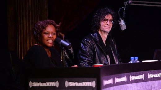 Howard Stern Show’s Robin Quivers ‘trying to save her life’ in cancer battle