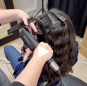 32K views · 319 reactions | Natural, modern texture! Sam Villa Ambassador and Austin based stylist, Theresa Romero shows you how using the Sam Villa Double Waver.  #WavesForDays | Sam Villa Professional | Facebook