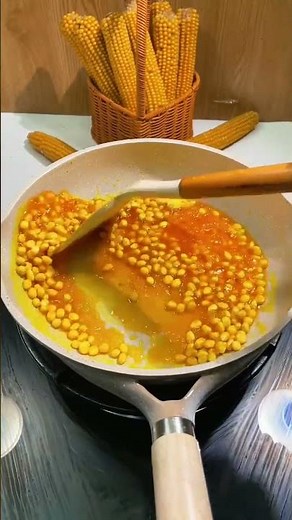 Three-in-one popcorn, a simple recipe for homemade popcorn. Food tutorial. Oh my god, it tastes