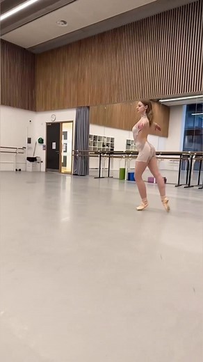 🤩 Leaping into the week with some incredible #MondayMotivation from Natascha Mair! Follow Natascha on Instagram at https://instagram.com/nataschamair?igshid=YmMyMTA2M2Y= for more! | English National Ballet