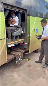 Bus driver helps wheelchair user get off the bus 😊 #shortvideo #shortsviral