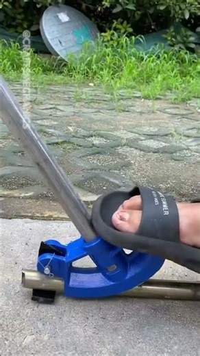 Everyday Garage Hacks 🚙 #MechanicTools #Efficiency