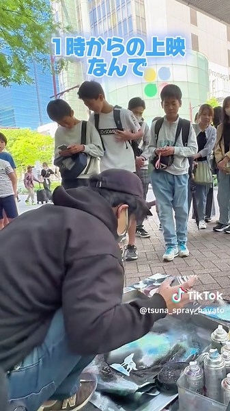 ドラえもん観に行く男の子に絵をプレゼント！ #スプレーアート #路上パフォーマンス #無料プレゼント