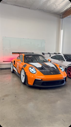 If this doesn’t give you goosebumps, check your pulse! 992 GT3RS GOING NUTS with our RSR exhaust system, a full race livery, @hre_wheels and a matching roll bar! #porsche #gt3rs #porschemoment #992 #r1motorsport | R1 Motorsport