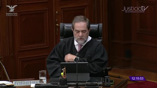 ⭕ “No es constitucionalmente posible considerar que el poder reformador equivale al poder soberano del pueblo”: Jorge Mario Pardo Rebolledo, ministro de la Suprema Corte, asegura que el Poder Legislativo no puede actuar sin límites al tratar de modificar la Constitución. ▪Contexto: En este momento, el Pleno del máximo tribunal está discutiendo la constitucionalidad de la Reforma Judicial. El proyecto de sentencia del ministro Juan Luis González Alcántara propone invalidar la elección de jueces y
