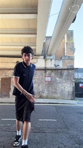 When you receive compliments from strangers.#wholesome#compliment#strangers#love#smile