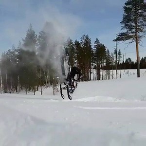 Close one! Still Monday.. Video:@andreas_bergmark •••••••••••••••••••••••••••••••••••••••••••••••••••••••#sled #snowmobilefails #fail #fall #failarmy #crash #broken #neck #ouch #pow #polaris #skidoo #arcticcat #arcticcat_snow #polarissnow #skidoosummit #skidoofreeride #skidoosnowmobiles #santa #christmas #holidays @polarissnow @skidooofficial @arcticcat_snow @ggb_exhaust @klimgear @rogue.concepts @cheetah_racks @southsimcoemachine @ultimate_graphic_wraps @amsoilinc @surecanusa | Snowmobile Fails
