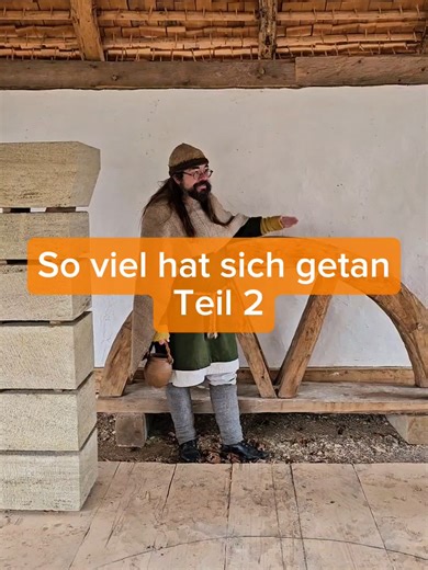 Nachdem Gästeführer Marius im vorigen Video die Baustelle des Noviziats vorgestellt hat, geht's hier weiter mit dem Anbau der Steinmetzwerkstatt. Teil 3 folgt bald! #campusgalli #mittelalter #baustelle #handwerk #steinmetz