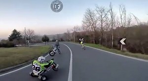 The skills level here is crazy! Drift trikes VS fixedgear bikes! Dafne Fixed Fixedgear : @michael Guerra & @Luca Botte Drift trike: @Mirco Zirco | UNREEL
