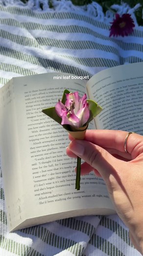 Mini Leaf Bouquet Picnic Date Ideas with Flower Crafts