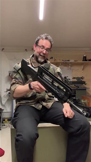 Oi! @garandthumb #famas um actually!