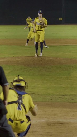 y'all already know we had to bring back an OG TikTok dance 🕺🕺🕺 #savannahbananas #bananaball #dance #viral #baseball #mlb #blindinglights