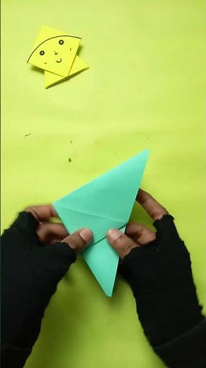 making a kite from paper sheets