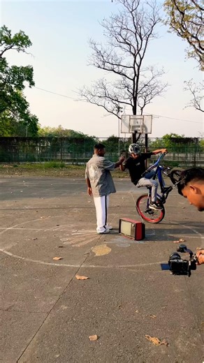 Donat wheelie check kro guys🤩 || one hand circle wheelie #shorts #viralshortsvideo #youtubeshorts