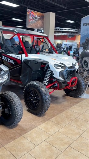 Talon 1000R-4 Fox Live Valve! | Altus Motorsports | Facebook