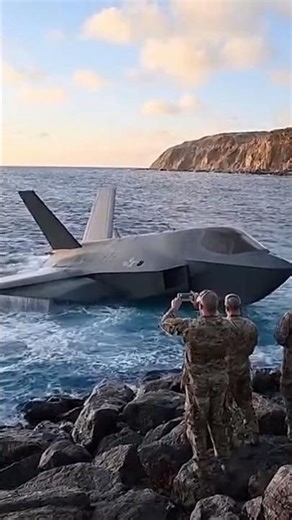 🚀🌊 Jet‑Powered Submarine Boat Hybrid ✈️ Futuristic Warfare Prototype Stuns Viewers 🔥