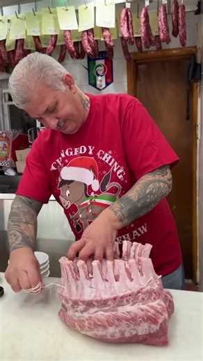 Artie takes getting into character very seriously… especially when Christmas roasts are involved 🎄