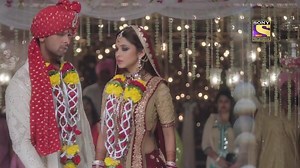 Maya aur Arjun ke ek hone ki ghadi bas aane hi wali hai kuch hi ghanton mein. So taiyaar rahiyega unki khushiyon mein shyamil hone ke liye, aaj raat 9 baje, #Beyhadh mein. Jennifer Winget | Sony Entertainment Television