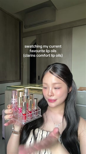Exploring Clarins Comfort Lip Oils: Shades and Benefits