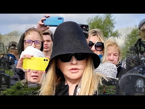 АЛЛА ПУГАЧЕВА НА ТРОЕКУРОВСКОМ КЛАДБИЩЕ | УВИДЕТЬ КУМИРА И … СТРАШНАЯ ИСТОРИЯ ПРО ПОКЛОННИКА ЗВЕЗДЫ