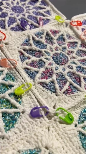 The Stained Glass Tote 💎#crochet #yarn #grannysquare #crochetinspo