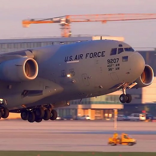U.S. Air Force Boeing C-17 Globemaster III Landing from Al Udeid Air Base