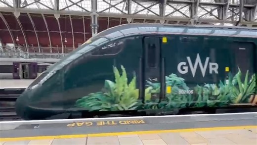 Today our Paddington in Peru Express is Paddington in Paignton! If you’re after a glimpse, you can catch Paddington on the following diagrams and don’t forget to send us your snaps at #gwrpaddingtoninperu! ➡️ 1A71 - 0555 PLY to PAD ➡️ 1C75 - 0937 PAD to Paignton ➡️ 1A87 - 1355 Paignton to PAD ➡️ 1C91 - 1736 PAD to Paignton Just 2 more days until you can see Paddington in Peru in cinemas! We. Are. Excited. #paddingtoninperu #studiocanal | GWR