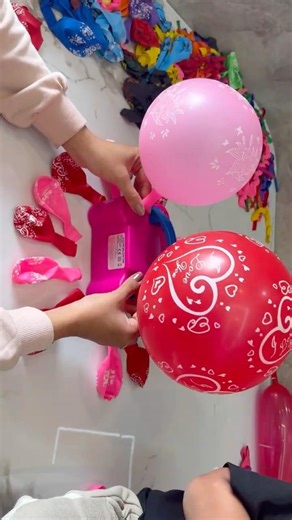 Satisfying balloons! Popping balloons with electric balloon machine