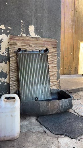 Alex Coloniese on Instagram: "Limpeza bruta radiador ⚠️ #car #mecanica #limpeza #intercap #cars #bmw"