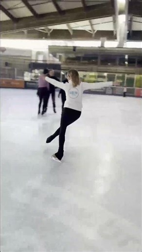 Step sequence for you! ⛸️ 💗 ⛸️