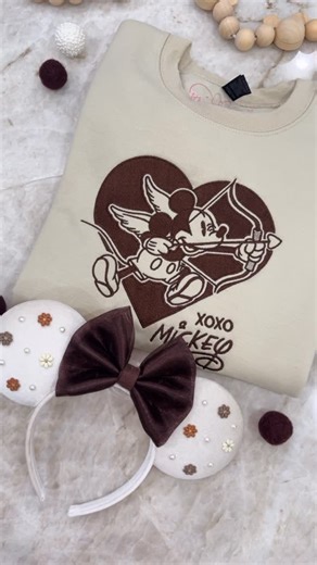 Pixie Pairs ♥ Magic Wear on Instagram: "Valentine’s Day inspired, but make it ✨neutral✨ Our Cupid’s Little Mouse Crewneck paired with our new mouse ears, Neutral Blossom Dreams 🤎 Fun Fact: Our crewneck featuring Cupid Mickey offers 25 different thread color options for a customizable experience 🫶🏼 Shop: pixiepairs.com ____ Disney, Disneylandia, Disneyland, Disney World, Disney California Adventure, Valentine, Sweetheart #disney #valentine #sweetheartsnite #mouseears #neutraldisney"