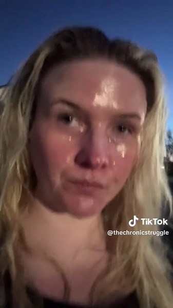 I’m bloody proud of myself for going swimming. Made sure I did a lymph boost before hand so the swimming helped with lymphatic drainage and honestly, my legs do feel lighter. #lipoedema #lipedema #lippylegs