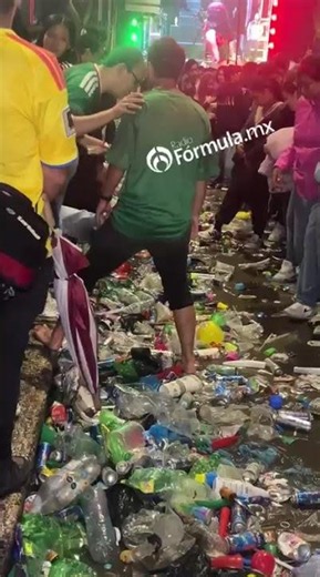 Descalzo entre la basura: lo que pasó en de la fiesta del Ángel de la Independencia