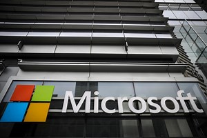 Microsoft Monday: Mouse And Keyboard For Xbox One, Outlook's New LinkedIn Features, Whiteboard App