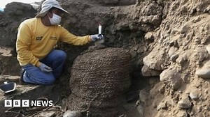 Ancient mummies found in Lima suburb