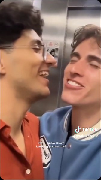 o sorriso do Douglas 😍🫧🫶❤️‍🩹 #douglassantos #lusca #douglaselusca #namoro #namorados #casal #loveislove #lgbt #gay #cute #amor #love #gramado #viagem #mochilaopelomundo #slow #edit #tiktokers #pravoce #sp #saopaulo #2024 #whatislove #vermelhobrancoesangueazul #vbsa