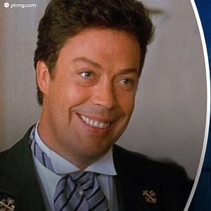 Tim Curry schaffte es, von allen geliebt zu werden, aber ein Unfall veränderte sein Leben, und es gab kein Zurück mehr. Von ganz Hollywood vergessen, verschwand er vollständig aus der Filmindustrie, und sein heutiger Zustand schockiert alle, die ihn einst kannten. | Goldene Jahre