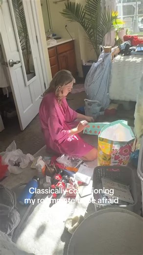 Dorm Vibes on Instagram: "this is smart #dorm #dormlife #dormvibe #roommates #uni #college #students #studentlife #student #unilife #collegelife 📹 jessamy.cole"