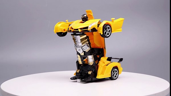 Blackma Transform RC Car Toy - Remote Control Car with Flashing Lights, One-Button Deformation, 2.4GHz & 360° Rotation, Gift for Kids Boys Girls Ages 4-12 - Yellow