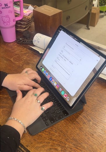 Selling Popular Furniture Colors: Advertising Strategies