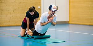 Fit fürs Powdern: Diese 5 Übungen bereiten dich auf die Freeski-Saison vor.