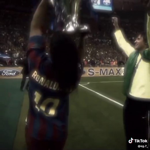 Ronaldinho's Best Goals and Skills Highlights