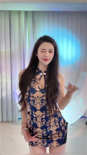 When silk meets the split. Elegance and desire. 🖤🤸‍♀️🔥 😉✨ #split #dance #cosplay #cute