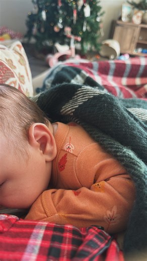 First baby 📝⏰ Wake windows timed Every diaper tracked Feeding alarms set Life ran on a schedule Second baby 💃🏼🍼 Go with the flow Sleeps when he’s tired Eats when he’s hungry Tags along with me and his big sister everywhere If you know you know 😂🤍 Second time moms really said we’ve got this Anyone else relax way more the second time around 🙋🏼‍♀️✨ Follow along for real life mom moments and newborn chaos | Tawny N Perry