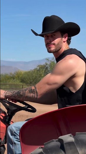 Muscular Cowboy with Style- jjkrauser #aesthetic #fitness