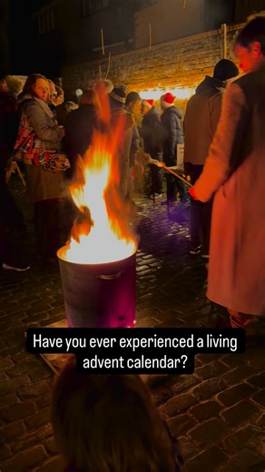 Ever experienced a living advent calendar? All through December in Ramsgate, ordinary front doors turn into mini festivals – carols in the cold air, fire pits glowing, homemade goodies passed around. Day 23 was a show‑stopper: strangers singing together, kids on tiptoes to see, neighbours sharing plates, all raising money for the Salvation Army’s homeless support. Does anywhere else do this? Save this for next year and tag someone who’d adore their town to feel this festive. Thanks to everyone f